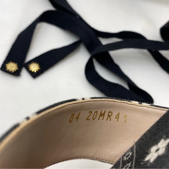 STUART WEITZMAN, Authentic Illeana Lace Up Wedges, Black Paisley Bandana Print - Picture 12 of 12